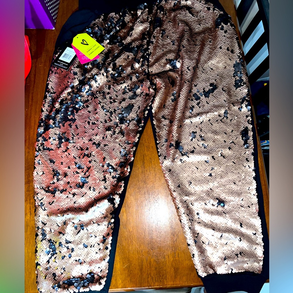 N (tags fell off)Zumba Rose Gold Sequin Athletic Jogger Capris-Sz M